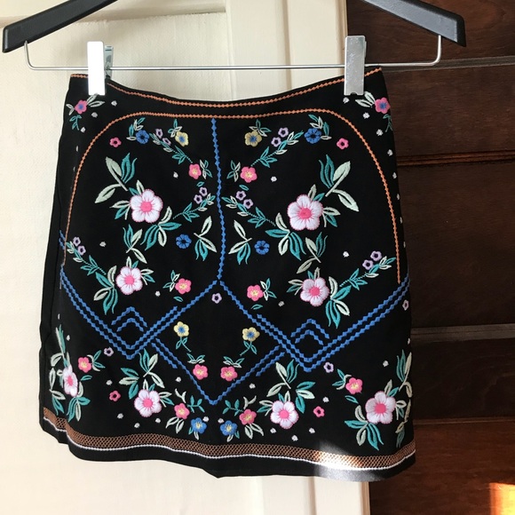 H&M Dresses & Skirts - H&M Floral Skirt